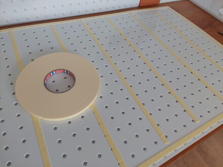 Oboustranně lepící páska TESA