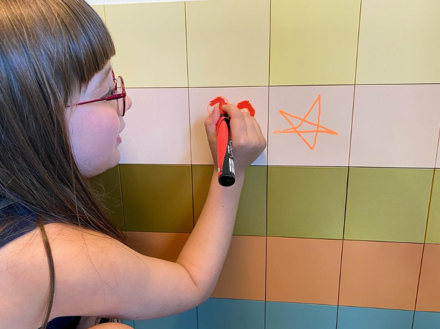 Křídový popisovač UNI